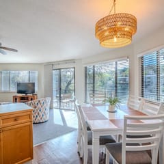 Midweek waterfront heaven near Austin with pool and hot tub [#5 Rain Lily]