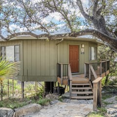 Treehouse Dream near golf resorts on Lake Travis near Austin [#13 Texas Star]