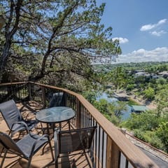 Watersport Treehouse Cabin on Lake Travis, Cave Pool [#12 Honeysuckle]