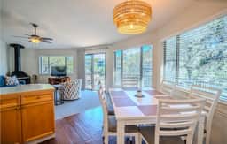 Gorgeous Waterside Holiday Rental in Lakeway with pool/jacuzzi [#6 Primrose] - Image 4