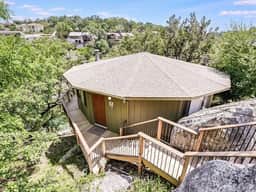 Gorgeous Waterside Holiday Rental in Lakeway with pool/jacuzzi [#6 Primrose] - Image 2