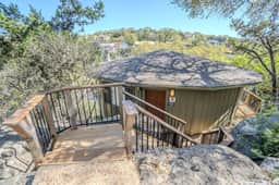 Midweek waterfront heaven near Austin with pool and hot tub [#5 Rain Lily] - Image 2