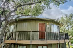 Peaceful Lakeview Treehouse near golfing, Austin/San Antonio [#18 Yucca] - Image 3
