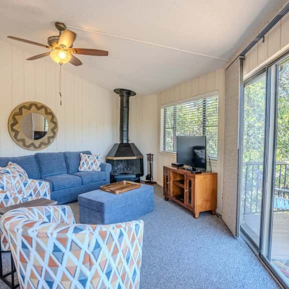 Stunning Waterside holiday home between Austin & San Antonio [#9 Texas Thistle] - Image 1