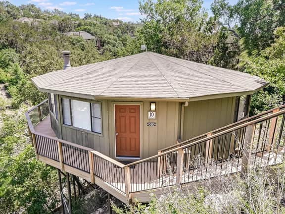 Digital nomad waterfront retreat with pool and jacuzzi [#10 Texas Thistle] - Image 2