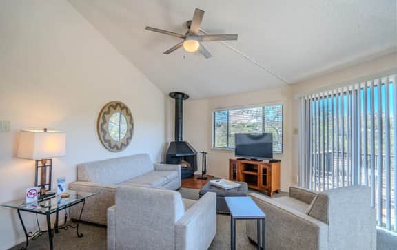 Digital nomad waterfront retreat with pool and jacuzzi [#10 Texas Thistle] - Image 5