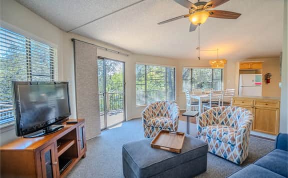 Gorgeous Waterside Holiday Rental in Lakeway with pool/jacuzzi [#6 Primrose] - Image 5