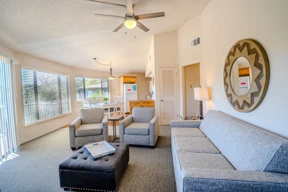 Lakeside Villa Near Austin with Pool & Jacuzzi [# 3 Cenzio] - Image 3