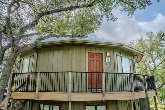 Peaceful Lakeview Treehouse near golfing, Austin/San Antonio [#18 Yucca] - Image 3
