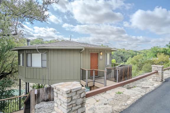 Stunning Waterside holiday home between Austin & San Antonio [#9 Texas Thistle] - Image 2